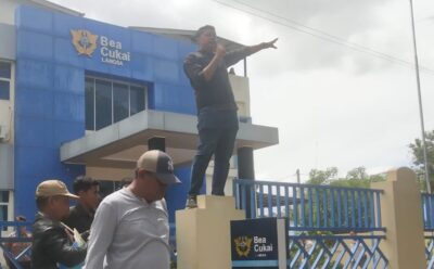 Massa Desak Dirjen Bea Cukai RI Copot Pejabatnya yang Berkantor di Kota Langsa, Aceh