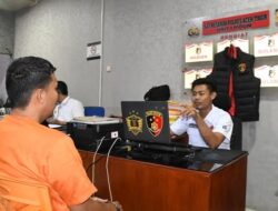 Kencanduan Judi Online, Seorang Karyawan Toko Penjual Handphone di Tangkap Polisi Diduga Gelapkan Duit Penjualan Hampir 1 Milyar