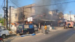 Ruko Kayu di Gampong Jawa Idi Rayeuk Ludes Terbakar, 3 Mobil Damkar Dikerahkan