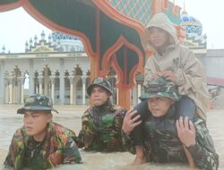 Kondisi Terkini Penanganan Banjir Di Aceh Timur, Wilayah Terisolir & Logistik Menipis, Yonif TP 853/BRB terus Lakukan evakuasi Warga