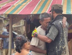 Tahun Baru, Bupati Al-Farlaky Bermalam di Kamp Pengungsi