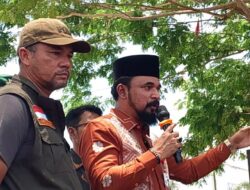 Bupati Al-Farlaky Sambut Aksi Warga, Jelaskan Mekanisme Pencairan Bantuan Korban Banjir