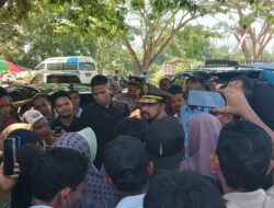 Bupati Al-Farlaky Temui Massa, Beberkan Alasan Bantuan Banjir Aceh Timur Belum Cair