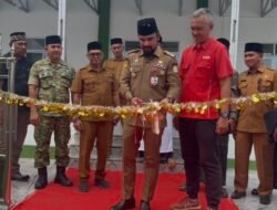 Bupati Al-Farlaky Resmikan Musholla Amaliah Bantuan Yayasan Satu Untuk Negeri tvOne di Aceh Timur